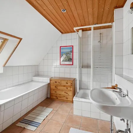 2 Bedroom Stunning In *